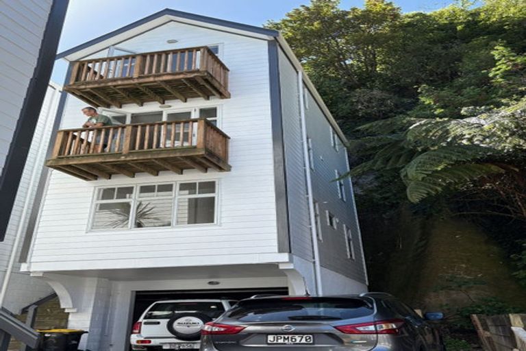 Photo of property in 146g Aro Street, Aro Valley, Wellington, 6021