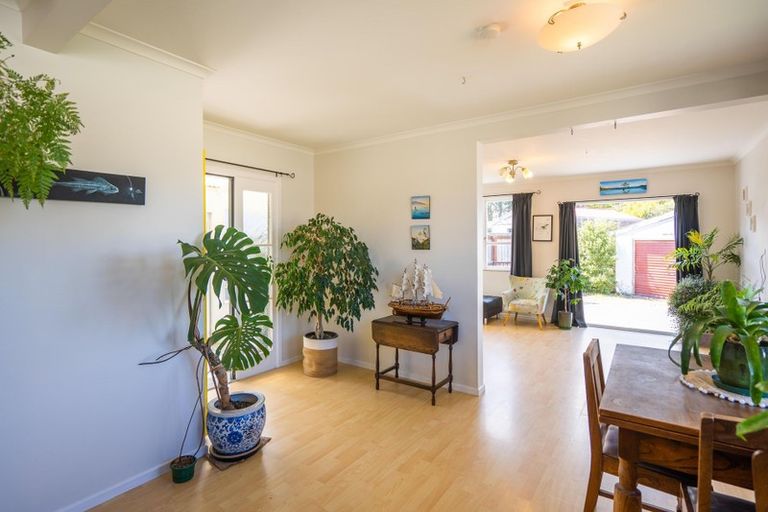 Photo of property in 18 Walton Road, Paraparaumu Beach, Paraparaumu, 5032