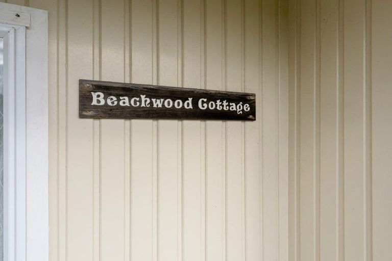 Photo of property in 16 Hughes Street, Waikanae Beach, Waikanae, 5036