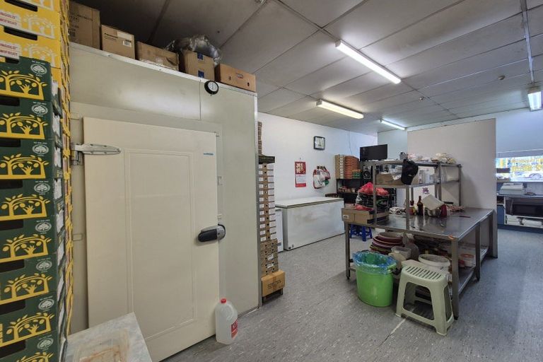 Photo of property in 80b Main Road, Titahi Bay, Porirua, 5022