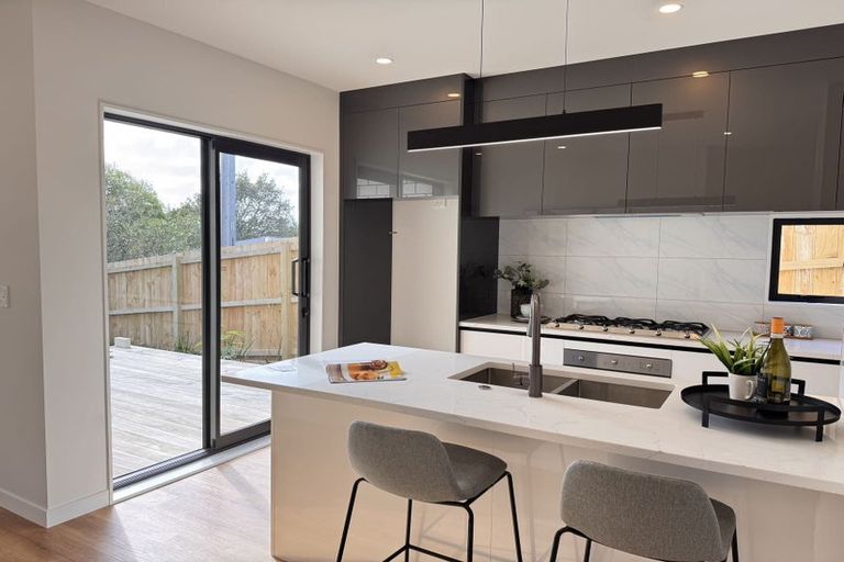 Photo of property in 21d Barron Drive, Green Bay, Auckland, 0604