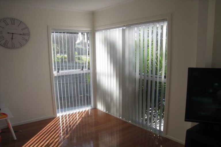 Photo of property in 25 Universal Drive, Henderson, Auckland, 0610