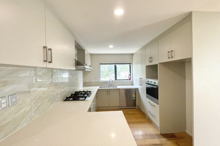 Photo of property in 32a Kelman Road, Kelston, Auckland, 0602