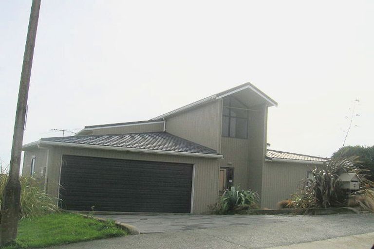 Photo of property in 6 Coventry Close, Ascot Park, Porirua, 5024