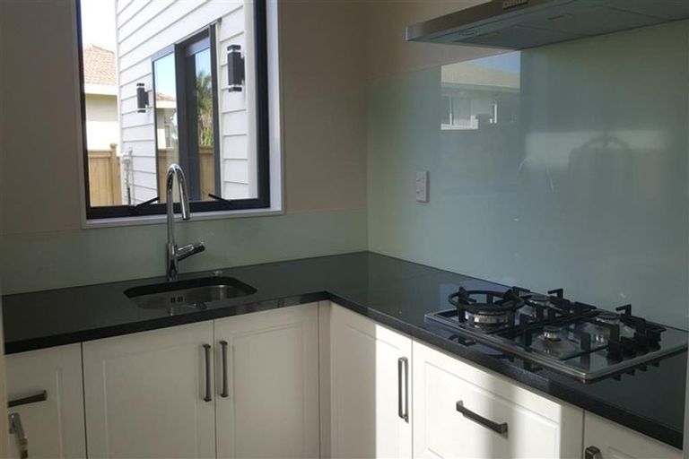 Photo of property in 3a Horizon Way, West Harbour, Auckland, 0618