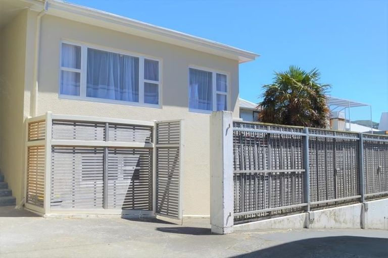 Photo of property in 2 Levy Street, Mount Victoria, Wellington, 6011