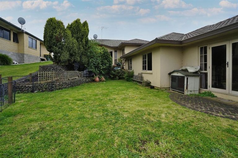 Photo of property in 17 Highgrove Drive, Grandview Heights, Hamilton, 3200