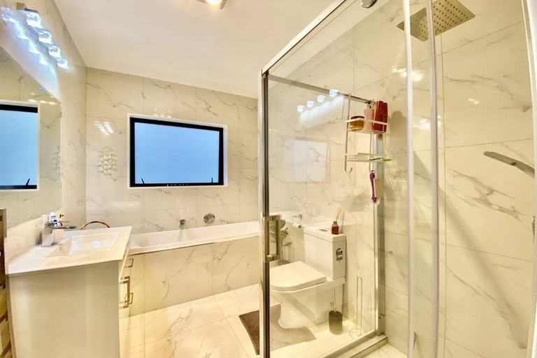 Photo of property in 6 Black Beech Crescent, Takanini, 2110