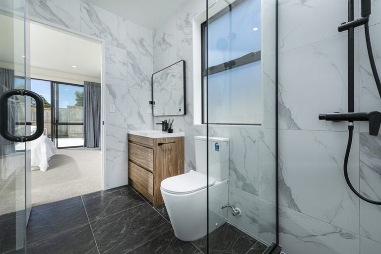 Photo of property in 1 Mcindoe Road, Kumeu, 0810