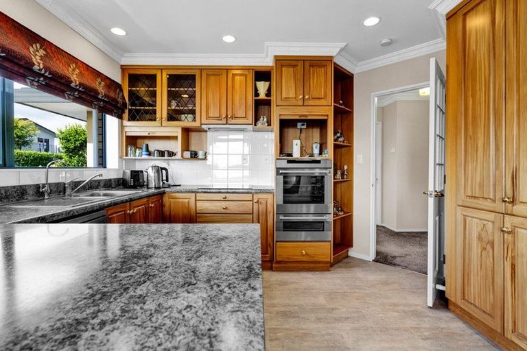 Photo of property in 20 Kellyville Heights, Merrilands, New Plymouth, 4312