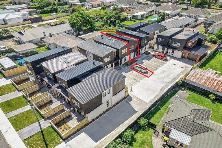 Photo of property in 7/27 Main Road, Wainuiomata, Lower Hutt, 5014