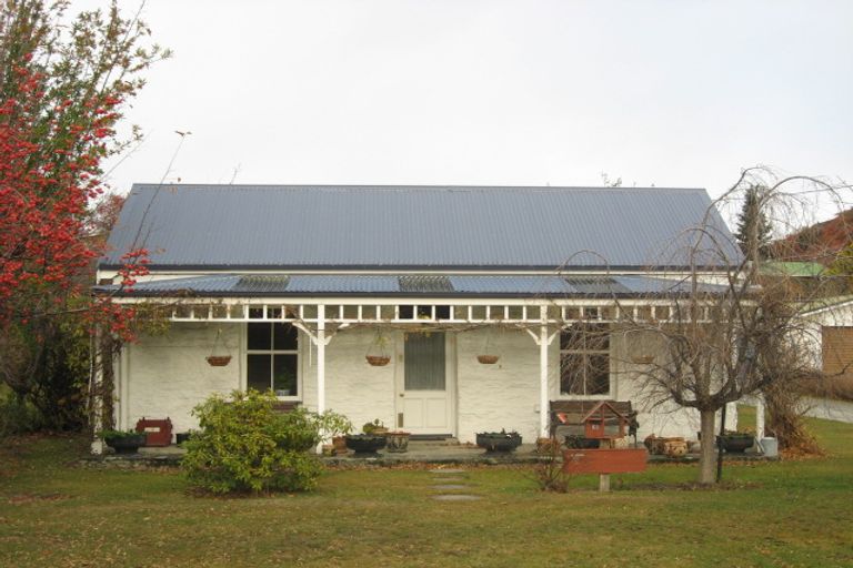 Photo of property in 16 Caernarvon Street, Arrowtown, 9302