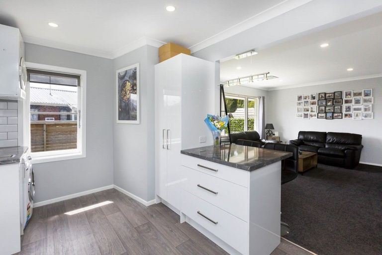 Photo of property in 2/15 Lane Street, Wallaceville, Upper Hutt, 5018