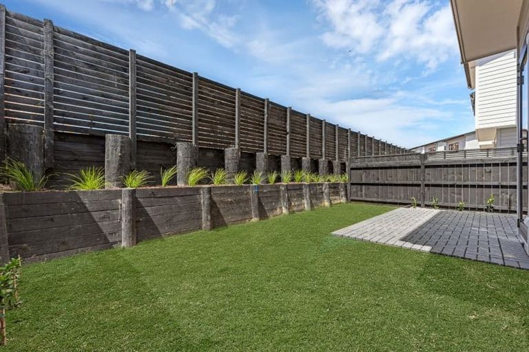 Photo of property in 9 Greenbrier Street, Westgate, 0814