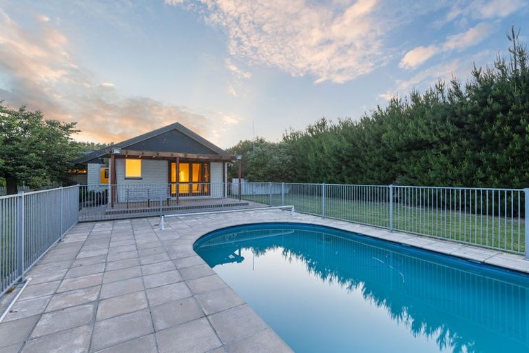 Photo of property in 586 Yaldhurst Road, Yaldhurst, Christchurch, 7676