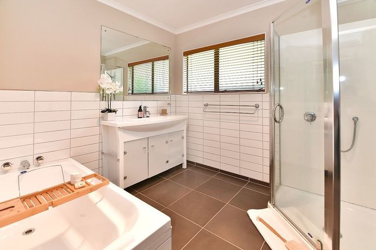Photo of property in 59 Elliston Crescent, Stanmore Bay, Whangaparaoa, 0932
