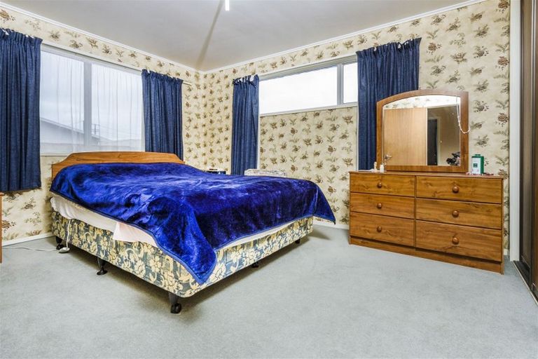 Photo of property in 2/3 Lambrown Drive, Totara Vale, Auckland, 0629