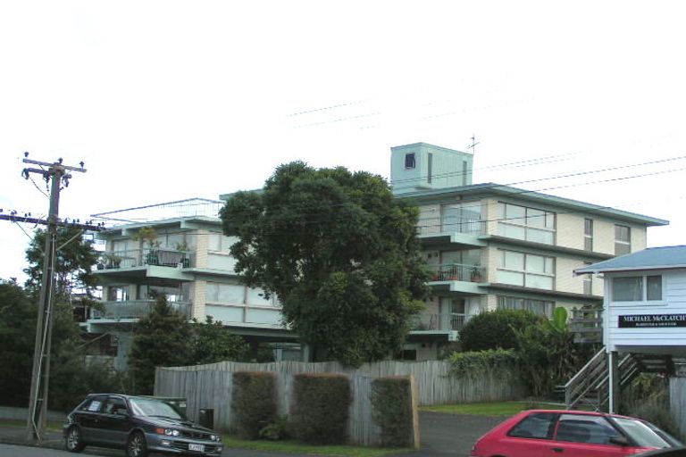 Photo of property in 2/6 Bruce Street, Northcote Point, Auckland, 0627
