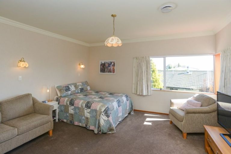 Photo of property in 14 Hunters Hill, Havelock North, 4130