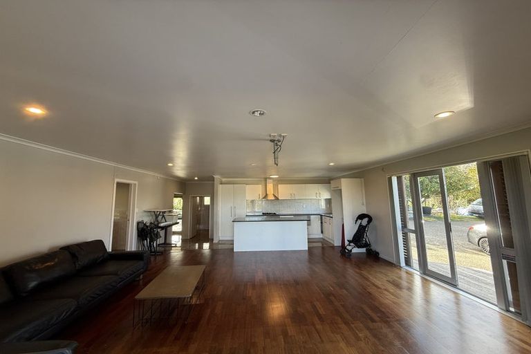 Photo of property in 115 Riverhead Road, Kumeu, 0892