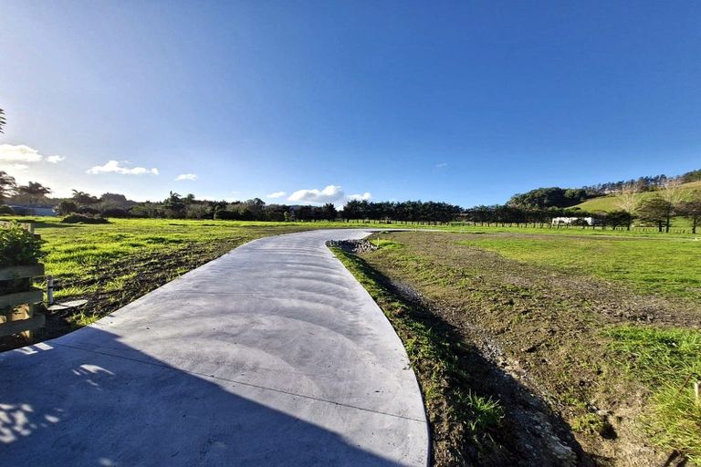 Photo of property in 15 Sands Road, Glenbervie, 0173