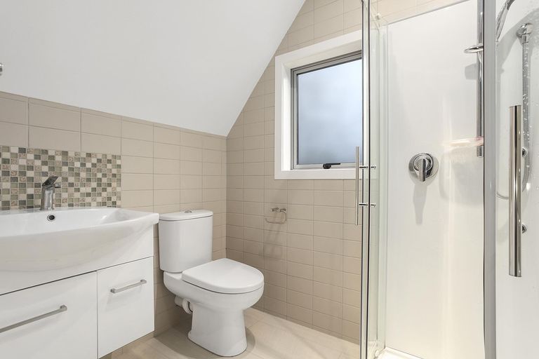 Photo of property in 50 Turanga Road, Henderson Valley, Auckland, 0612