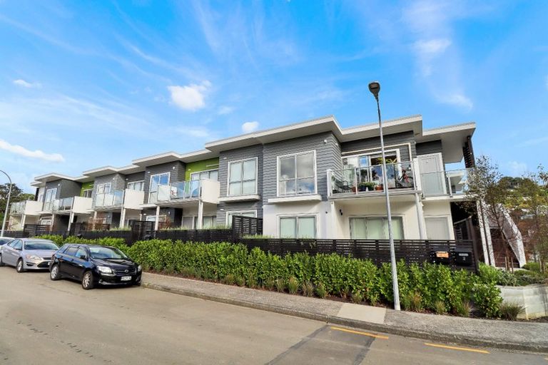 Photo of property in 4 Atkinson Street, Newlands, Wellington, 6037