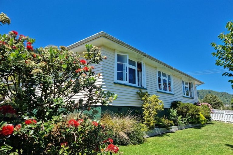 Photo of property in 14 Lincoln Street, Picton, 7220