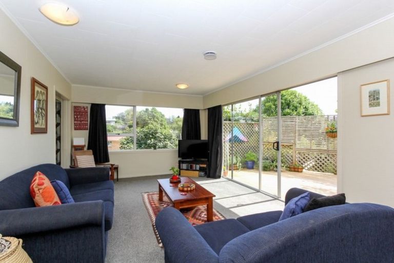 Photo of property in 27 Beaumont Crescent, Frankleigh Park, New Plymouth, 4310