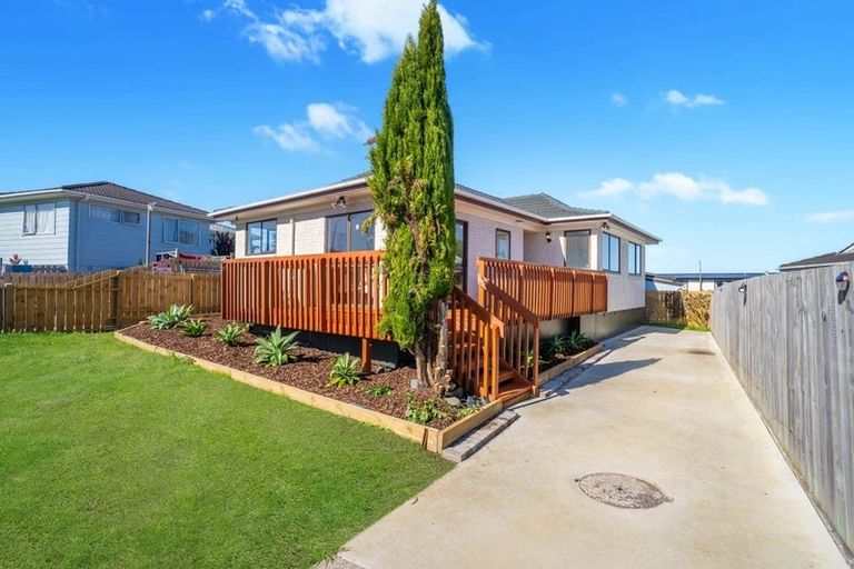 Photo of property in 9 Massine Place, Randwick Park, Auckland, 2105