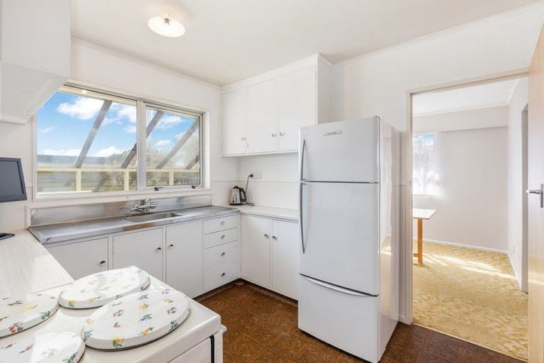 Photo of property in 28 Edgecombe Street, Newlands, Wellington, 6037