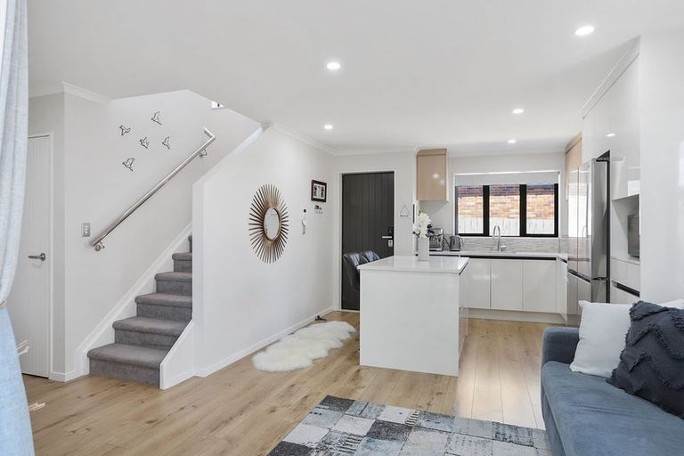 Photo of property in 9b Kingdale Road, Henderson, Auckland, 0610