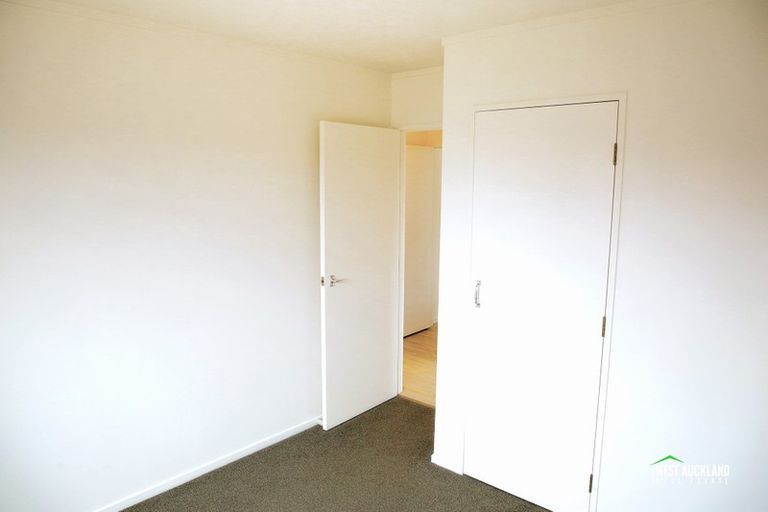 Photo of property in 12a Sturges Road, Henderson, Auckland, 0612