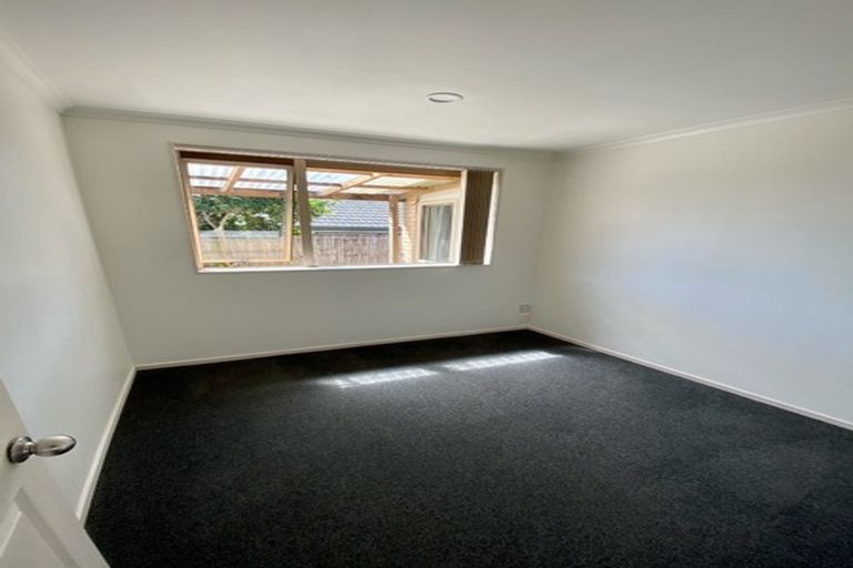 Photo of property in 8 Piriti Place, Weymouth, Auckland, 2103