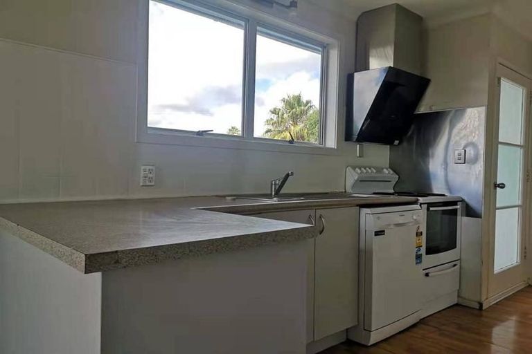 Photo of property in 41 Triangle Road, Massey, Auckland, 0614