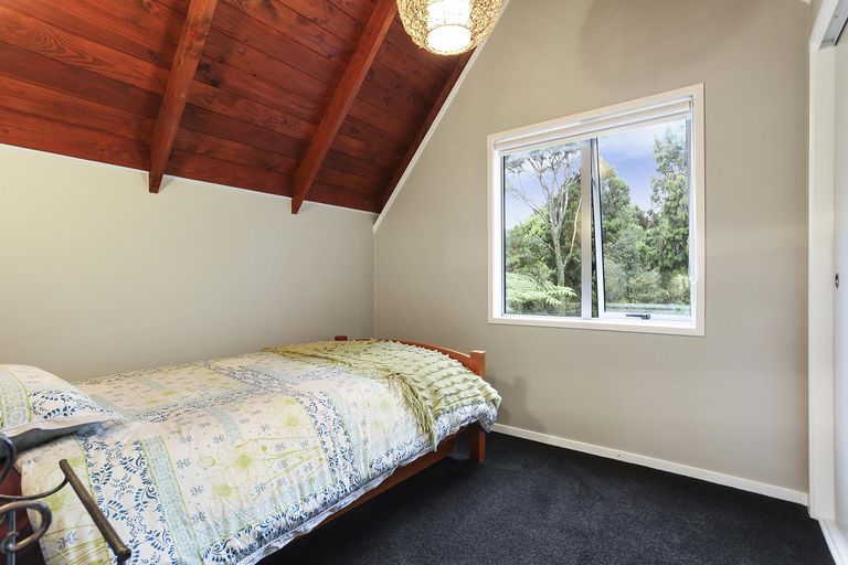 Photo of property in 50 Turanga Road, Henderson Valley, Auckland, 0612