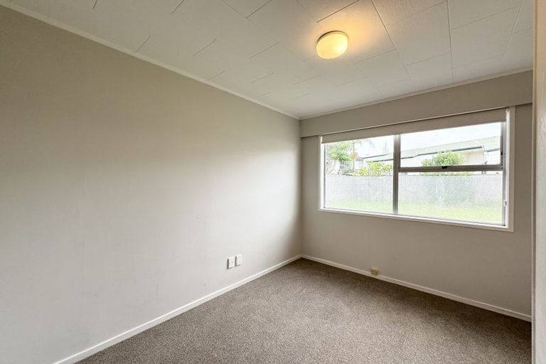 Photo of property in 9 Salamanca Road, Sunnynook, Auckland, 0620
