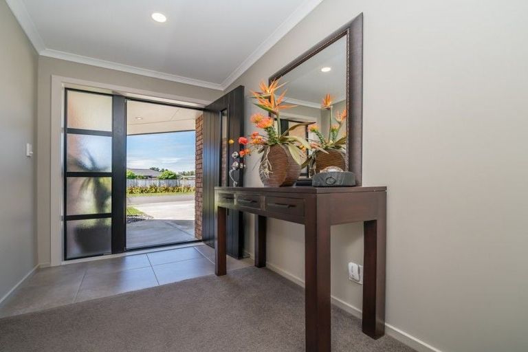Photo of property in 7 Lorenzo Place, Kelvin Grove, Palmerston North, 4414