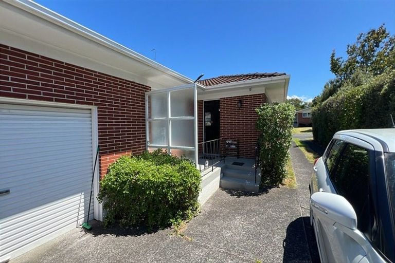 Photo of property in 1/8 Evelyn Place, Hillcrest, Auckland, 0627