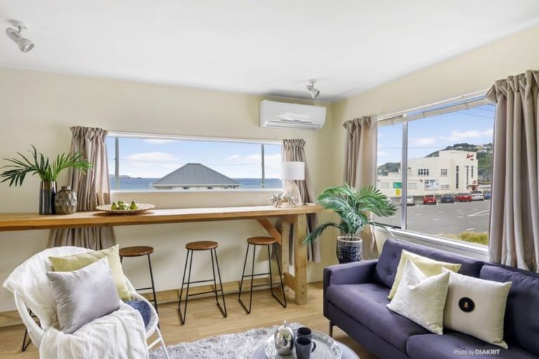 Photo of property in 7/100 Lyall Parade, Lyall Bay, Wellington, 6022