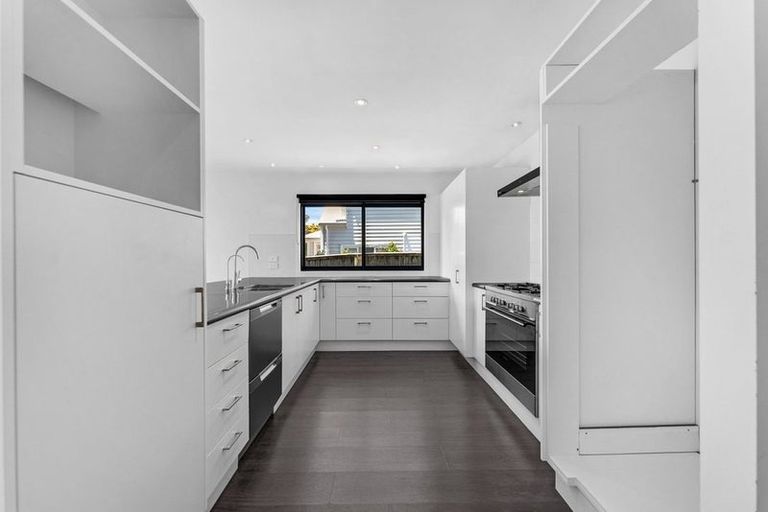 Photo of property in 124a Calliope Road, Stanley Point, Auckland, 0624
