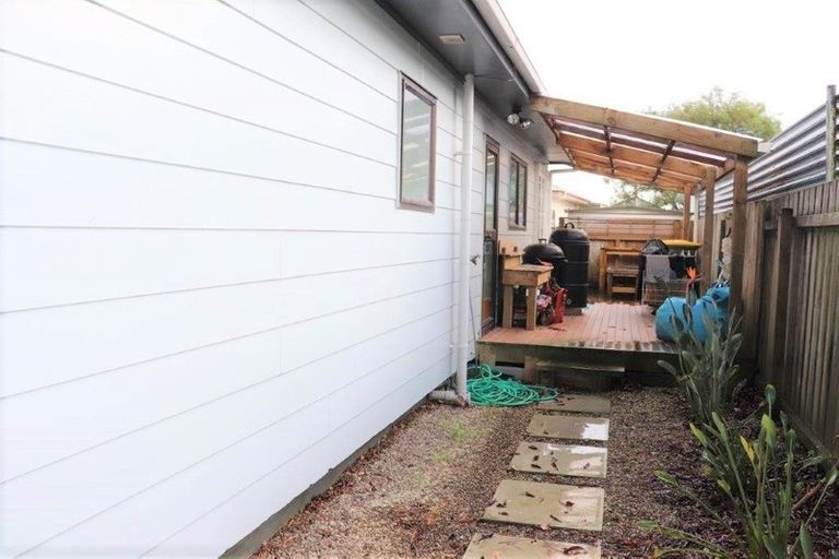 Photo of property in 2/54 Pooks Road, Ranui, Auckland, 0612