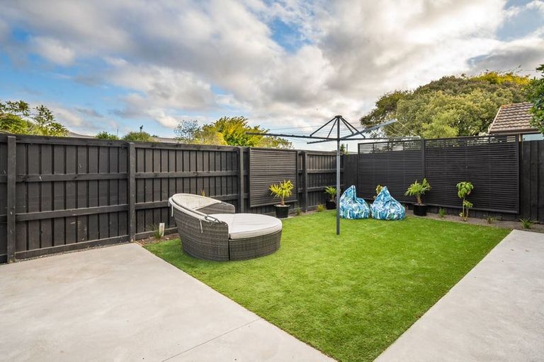 Photo of property in 3 Fieldmoor Place, Parklands, Christchurch, 8083