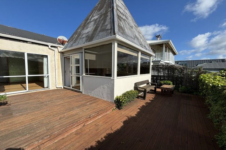 Photo of property in 53 Hawker Street, Mount Victoria, Wellington, 6011