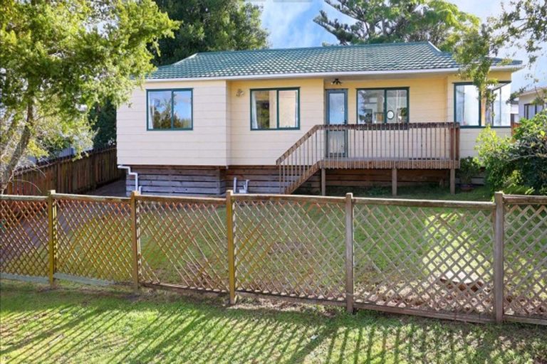 Photo of property in 19a Riserra Drive, Ranui, Auckland, 0612