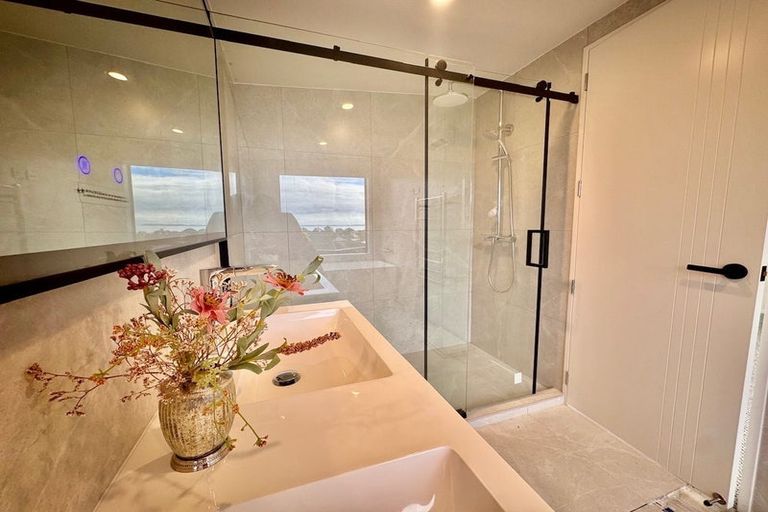 Photo of property in 1 Sandford Street, Campbells Bay, Auckland, 0630