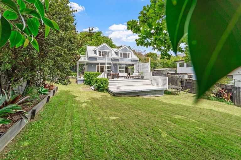 Photo of property in 122 Stanmore Bay Road, Stanmore Bay, Whangaparaoa, 0932