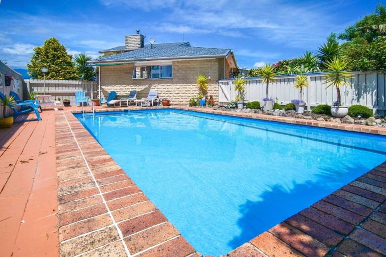 Photo of property in 11 Stafford Street, Westport, 7825