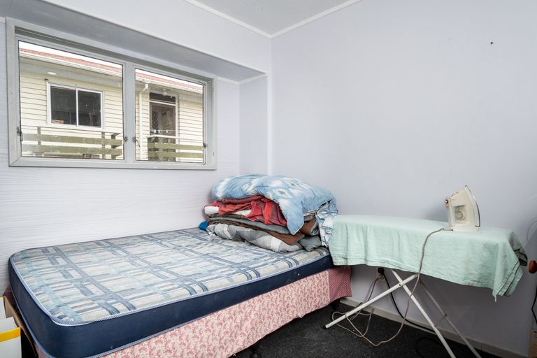 Photo of property in 2/15 Mcleod Road, Henderson, Auckland, 0612