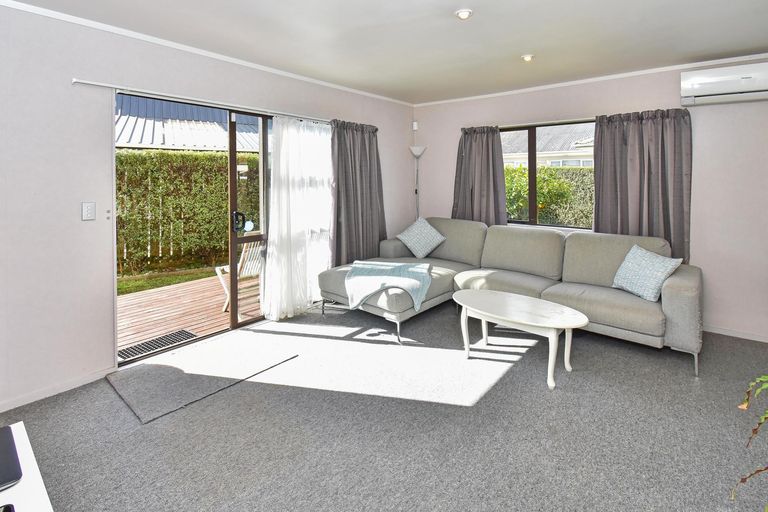Photo of property in 2/17 Wedgwood Avenue, Mangere East, Auckland, 2024